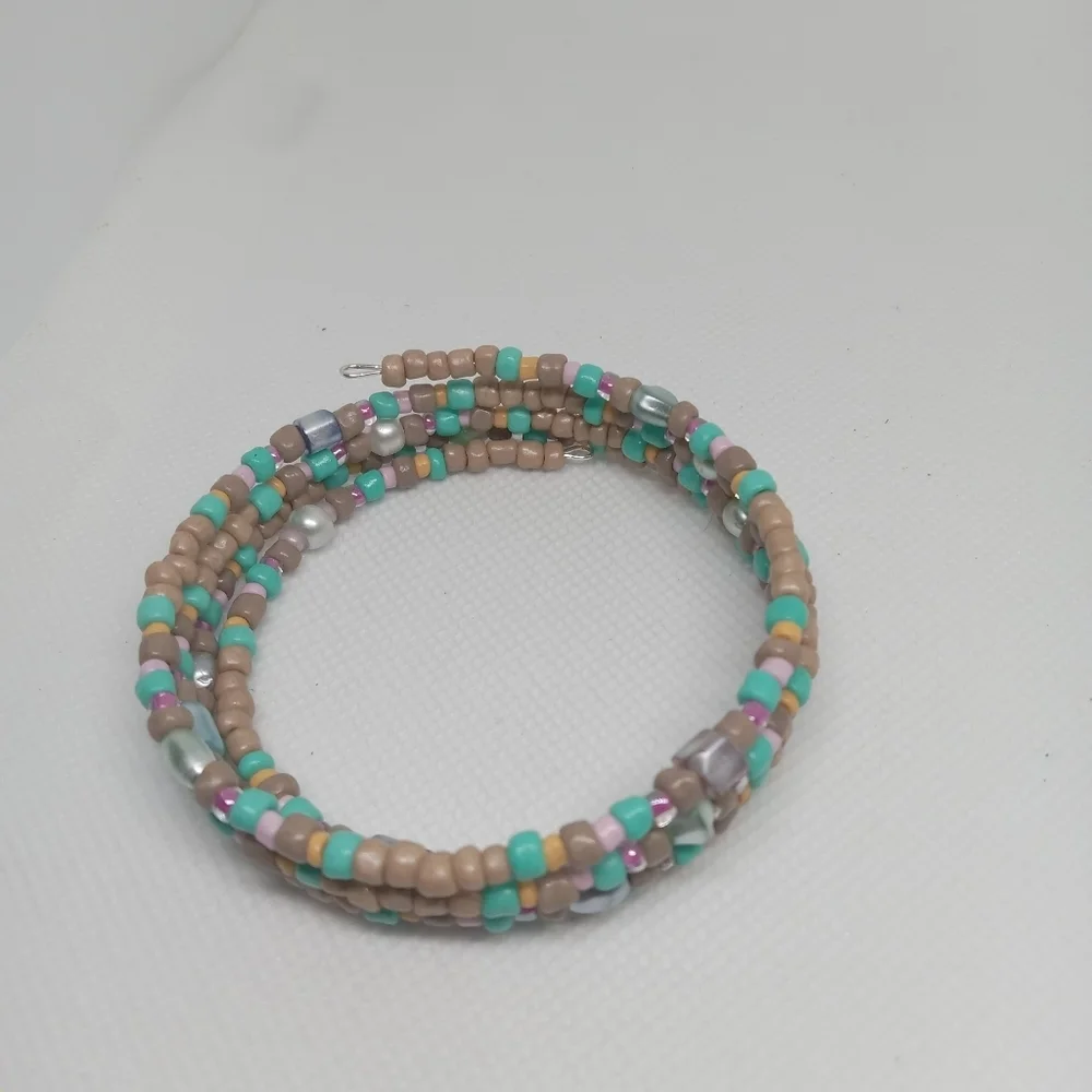 Hand Crafted Turquoise and Tan Beaded Necklace Set - Picture 5 of 16